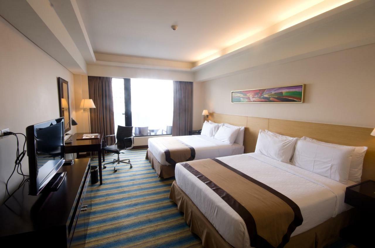 Luxent Hotel Manila Exterior photo